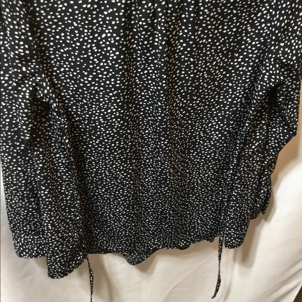 Size medium Isabel Maternity Top with Ties that tie in back - Picture 4 of 4